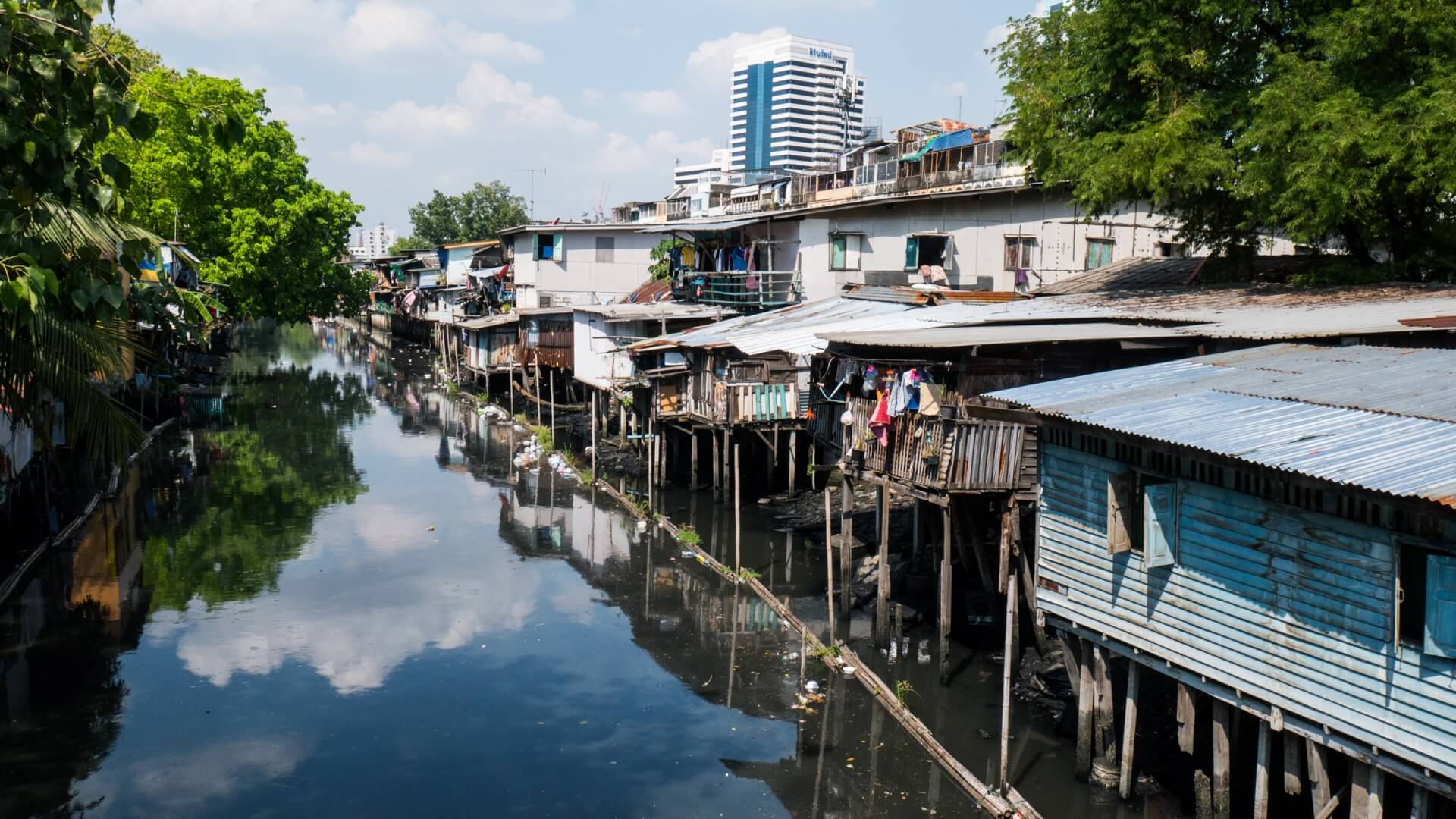 A Warm Welcome in the Slums of Bangkok | Khiri Travel