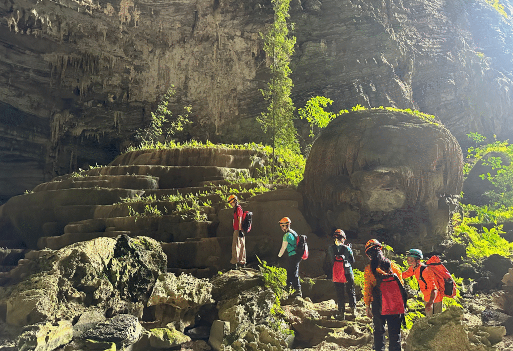 Tu Lan-Hang Tien, Vietnam: Two-Day Jungle and Cave Adventure